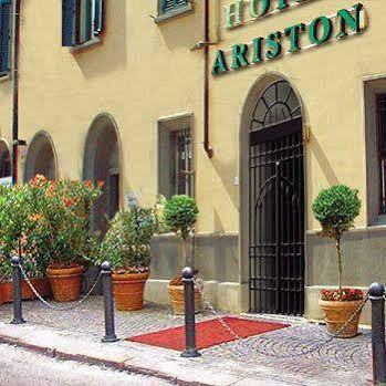 Ariston 3*