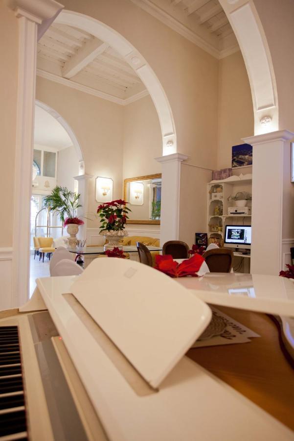 Ariston Hotel